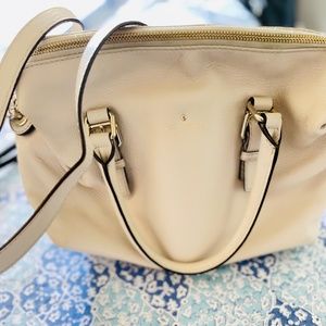 Beautiful coral Kate Spade ♠️ Bag in good condition.